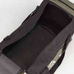 Сумка дорожная на молнии, 3 наружных кармана, длинный ремень, цвет чёрный/хаки