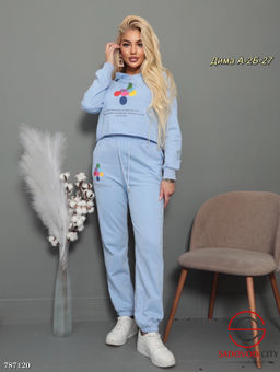 Женский спортивный костюм