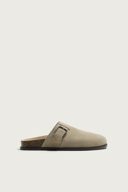 ZUECO PIEL HEBILLA / Gris Topo