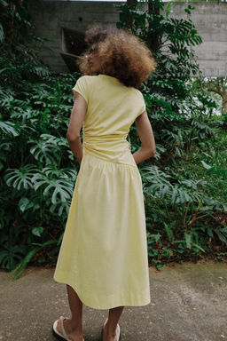VESTIDO ASIM?TRICO FRUNCES / Amarillo - Zara фото 5