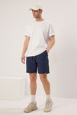 TRENDYOL MAN Lacivert Regular Fit Keten Gorunumlu Dokumlu Sort & Bermuda TMNSS25SR00005