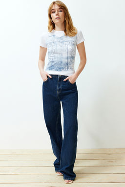 TRENDYOLMILLA Beyaz Bask?l? Bisiklet Yaka Slim Fit Ekstra Esnek Orme T-Shirt TWOSS24TS00096