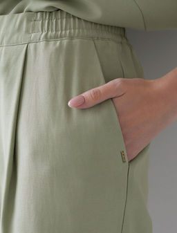 Брюки бананы с поясом на резинке из плотного лиоцелла