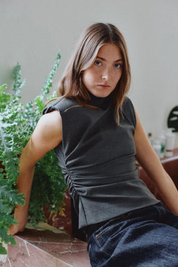 TOP WITH SHOULDER PADS - Zara фото 2