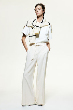 Pantalon amplio con cinturon