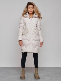 Пальто утепленное с капюшоном зимнее женское бежевого цвета 13332B - Visdeer фото 2