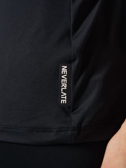 Удлиненная майка c вырезом по спине - NEVERLATE фото 3