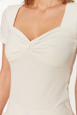 Ekru Fitted/Vucuda Oturan Kalp Yaka Fitilli Esnek Orme Bluz TWOSS22BZ1221 - Trendyolmilla фото 3