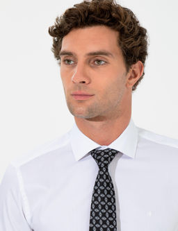 Белая базовая рубашка приталенного кроя с длинным рукавом - Cacharel фото 2