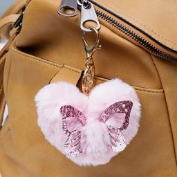 Пушистик на кольце Розовая бабочка на сердце с блёстками нежно-розовый 13х9 см