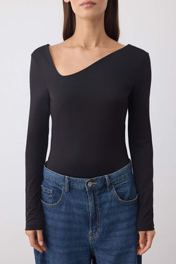 Siyah Fitted Asimetrik Yaka Detayl? C?tc?tl? Esnek Orme Body TWOAW26BD00008 - Trendyolmilla фото 3