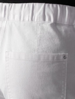 Джинсы Mom (Мом) с поясом на резинке из облегченного денима