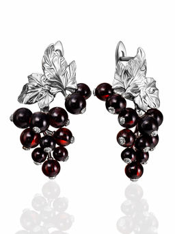 Эффектные объёмные серьги с янтарём вишнёвого цвета Виноград