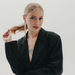 Серьги висячие со стразами Водопад мини квадрат, цвет белый в серебре, 14 см