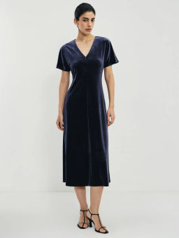 Платье миди из бархата / Zarina