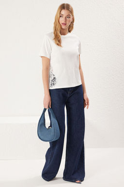TRENDYOLMILLA Ekru Dantel Detayl? Regular/Normal Kal?p Orme T-Shirt TWOSS25TS00015  фото 2