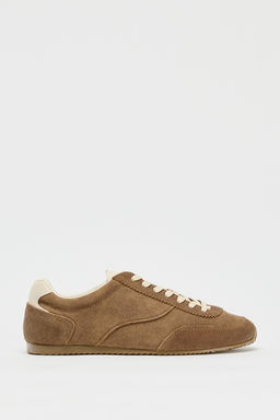 CONTRAST LEATHER TRAINERS