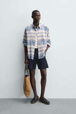 BERMUDA REGULAR FIT ESTRUCTURA SEERSUCKER / Azul