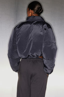 Chaqueta puffy cropped repelente al agua - H&m фото 3