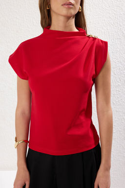 K?rm?z? Fitted/Vucuda Oturan Aksesuar Detayl? Drapeli Esnek Orme Bluz TWOSS25BZ00044