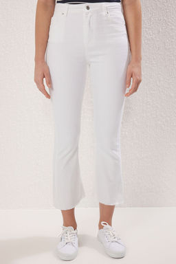 Beyaz Pacas? Kesikli Yuksek Bel Crop Flare Jeans TWOSS25JE00266 - Trendyolmilla фото 3