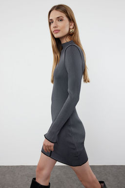 TRENDYOLMILLA Siyah Mini Triko Kontrast Renkli Elbise TWOAW24EL00041 фото 2