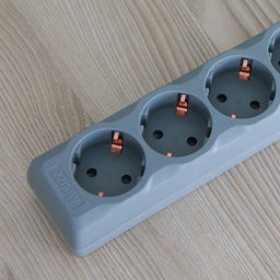 S-GSU5-3 GREY Cетевой фильтр серии Universal, 3м (Пвс 3*0,75), 5 гнезд, с/з. 10А. Защита от перенапряжения, короткого замыкания. TM Uniel.