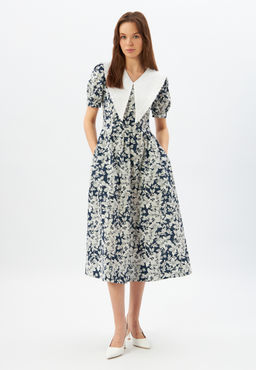 Платье из хлопка с большим контрастным воротником OD-935-4 крупные белые цветы на синем