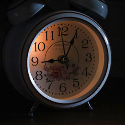 Будильник 13,5х6,5х20 см / 672-1 /уп 40/