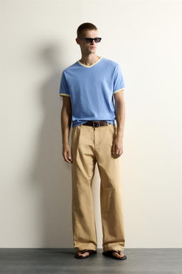 CAMISETA RIB CONTRASTE CUELLO PICO / Azul medio