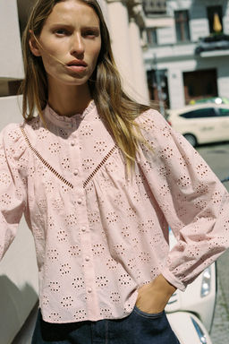 SHIRT WITH CUTWORK EMBROIDERY - Zara фото 4