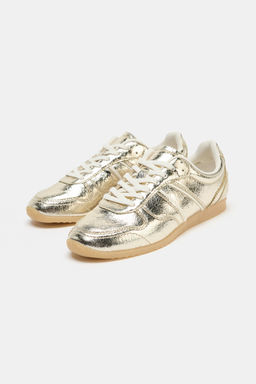 METALLIC-EFFECT TRAINERS