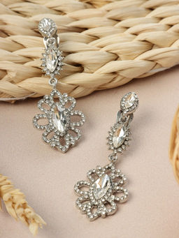 Клипсы для ушей висячие со стразами QF Ажур в стразах, эллипс, цвет белый в серебре