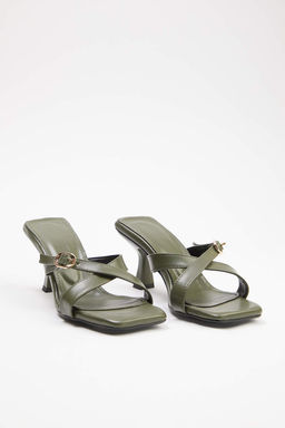 Haki Gold Tokal? Kare Burun Kad?n 7 cm Topuklu Terlik TAKSS25TO00035