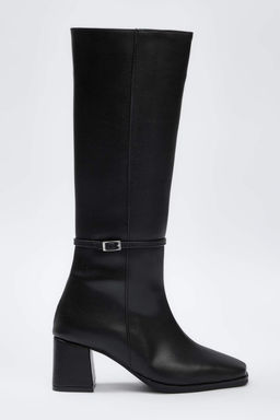 Siyah Bant Detayl? Kare Burun Blok Topuklu Kad?n Cizme
TAKAW26CZ00007