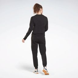 Спортивный костюм женский