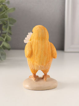 Фигурка полистоун Вязаный цыплёнок с ромашкой в клюве, 5.5?5.5?10 см
