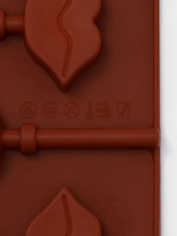 Цена за 3 шт. Форма для леденцов Доляна Поцелуй, силикон, 24?9.4?1.5 см, 6 ячеек (4?2.4 см), с палочками, коричневая