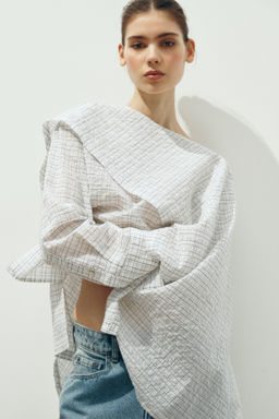 Blusa de sirsaca con capa - H&m фото 3