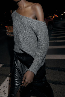 ASYMMETRIC TEXTURED KNIT JUMPER - Zara фото 2