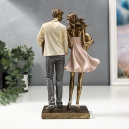 Фигурка полистоун «Влюблённая пара с сердцами», 25.5×8.5×15 см