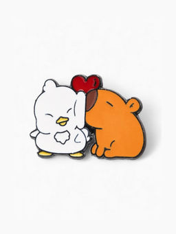 Значок Капибара с утёнком, оранжево-белый в чёрном металле