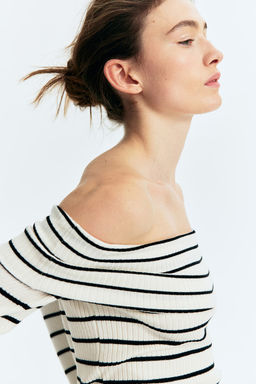 Top off-the-shoulder en punto de canale