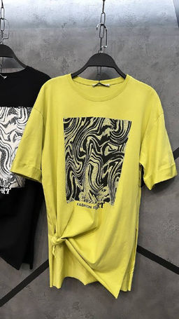 Футболка со стразами