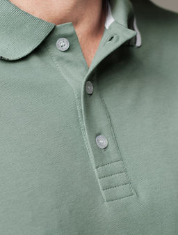 Футболка-поло из фактурного трикотажа