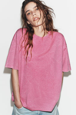 CAMISETA EFECTO LAVADO BRILLOS / Rosa