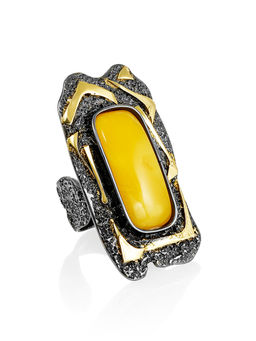 Объёмный крупный перстень Апейрон с ярко-медовым янтарём