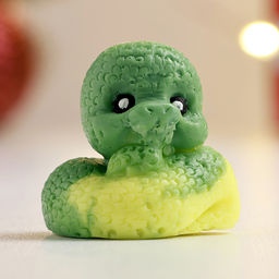 Цена за 2 шт. Фигурное мыло Змея Милаха градиент зеленый