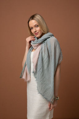 Палантин из вискозы с бахромой