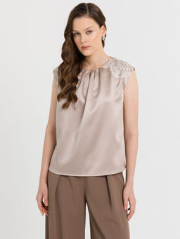 Блузка с кружевом